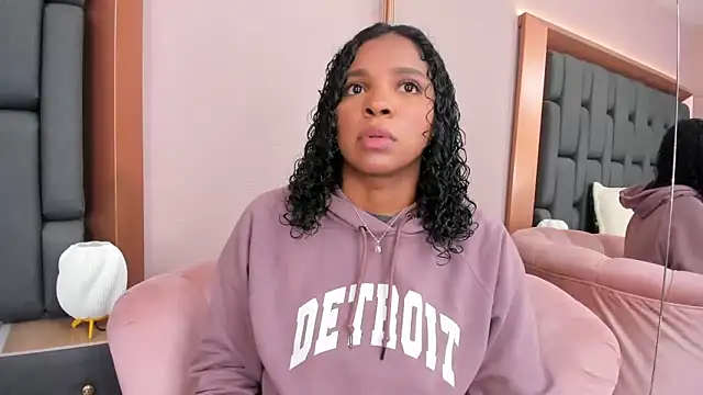 LisaMendez online show from 11.06.25