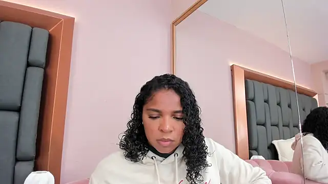 LisaMendez online show from 11.15.25