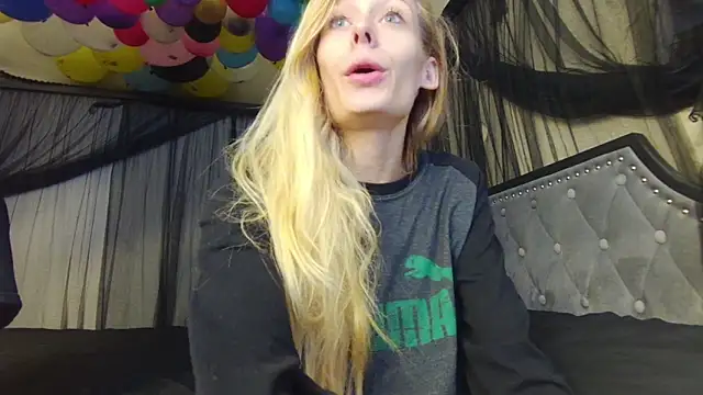 Lola BugsBunny online show from 10.29.25