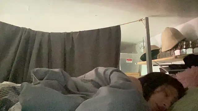 Snapshot of dddasani chatting on 10.16.25 dddasani online show from 10.16.25