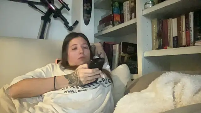 Snapshot of dddasani chatting on 11.15.25 dddasani online show from 11.15.25