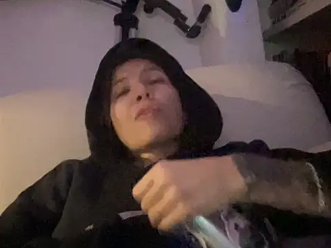 Snapshot of dddasani chatting on 11.20.25 dddasani online show from 11.20.25