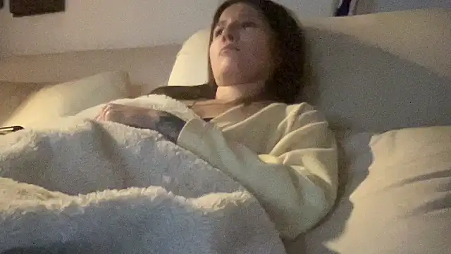 Snapshot of dddasani chatting on 12.14.25 dddasani online show from 12.14.25