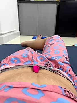 sharon-Hanna online show from 10.20.25