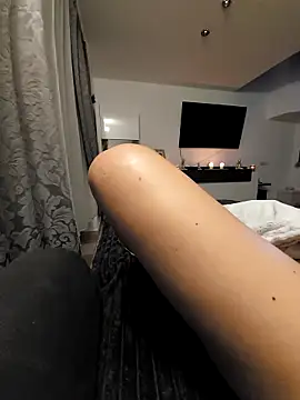 Snapshot of SexyJulia21 chatting on 12.01.25 SexyJulia21 online show from 12.01.25