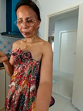 Mama Eva 1 online show from 04.06.26