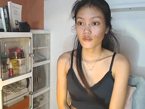 Snapshot of skinny_gracie chatting on 07.17.26 skinny gracie online show from 07.17.26