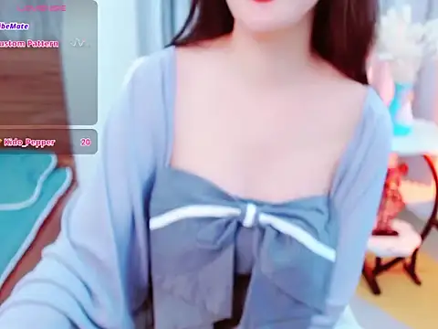 Snapshot of girlsweets2277 chatting on 09.22.25 girlsweets2277 online show from 09.22.25