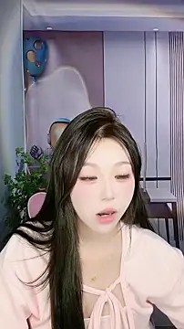 Snapshot of CAICAI_BABY chatting on 11.10.25 CAICAI BABY online show from 11.10.25