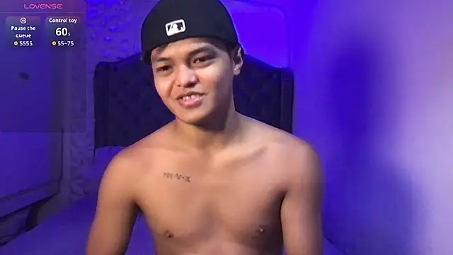 asianhugescott online show from 04.17.26