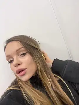 Snapshot of MarilynNova chatting on 10.28.25 MarilynNova online show from 10.28.25