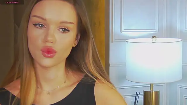 Snapshot of MarilynNova chatting on 11.07.25 MarilynNova online show from 11.07.25