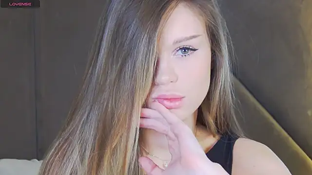 Snapshot of MarilynNova chatting on 11.08.25 MarilynNova online show from 11.08.25