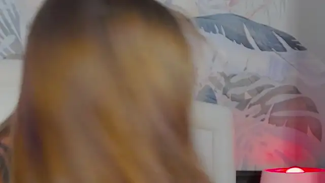 Snapshot of MarilynNova chatting on 11.13.25 MarilynNova online show from 11.13.25