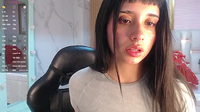 Snapshot of allyssa_bellini_s chatting on 10.25.25 allyssa bellini s online show from 10.25.25