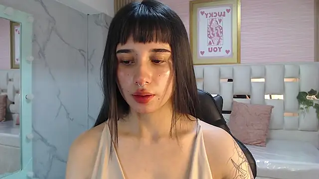 Snapshot of allyssa_bellini_s chatting on 11.30.25 allyssa bellini s online show from 11.30.25