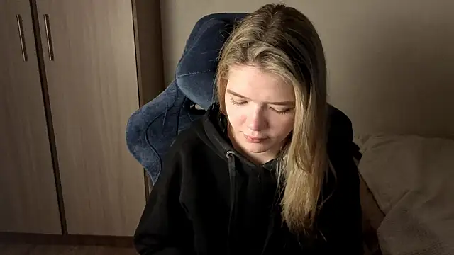 Snapshot of KatanaSVibe chatting on 10.24.25 KatanaSVibe online show from 10.24.25