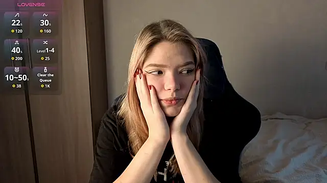 Snapshot of KatanaSVibe chatting on 10.29.25 KatanaSVibe online show from 10.29.25