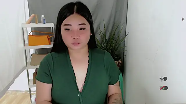Snapshot of Yhana_Slut chatting on 11.28.25 Yhana Slut online show from 11.28.25