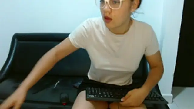 Arieeel 09 online show from 10.28.25