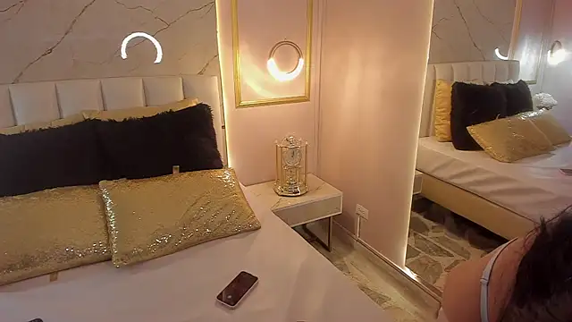 Snapshot of VioletaMaddox chatting on 11.13.25 VioletaMaddox online show from 11.13.25