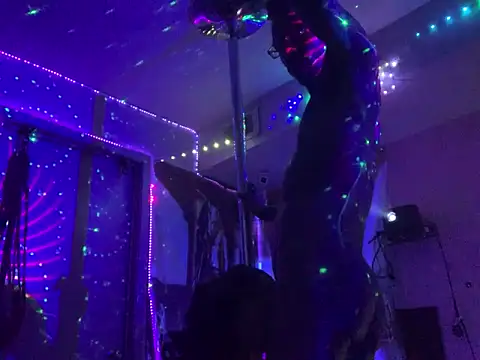 Snapshot of Triggerhappycj100 chatting on 10.14.25 Triggerhappycj100 online show from 10.14.25