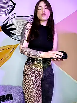 Snapshot of Amber-08 chatting on 09.25.25 Amber-08 online show from 09.25.25