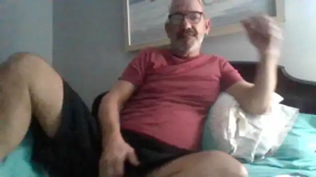 Snapshot of FoxnMouse chatting on 10.27.25 FoxnMouse online show from 10.27.25