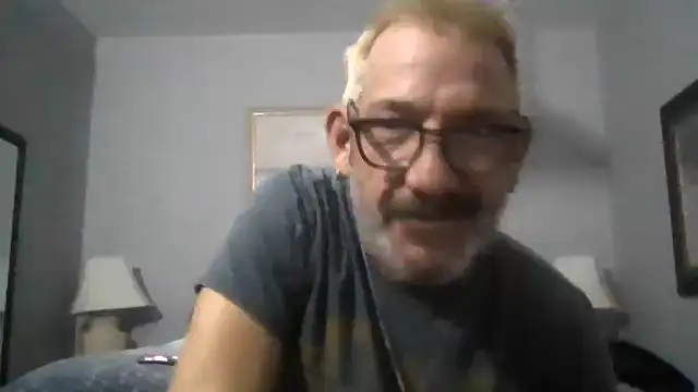 Snapshot of FoxnMouse chatting on 10.31.25 FoxnMouse online show from 10.31.25