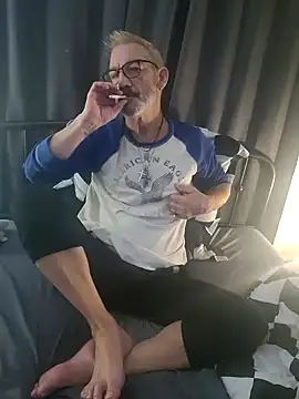 Snapshot of FoxnMouse chatting on 11.06.25 FoxnMouse online show from 11.06.25