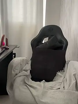 yumi-hot online show from 04.08.26