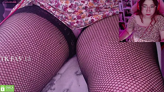 Pink girl0n online show from 11.28.25