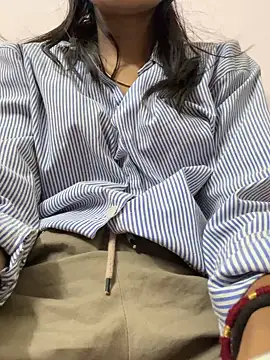 Snapshot of modelnishu chatting on 10.14.25 modelnishu online show from 10.14.25