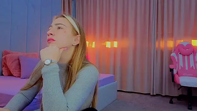 Reina Cummings online show from 10.19.25