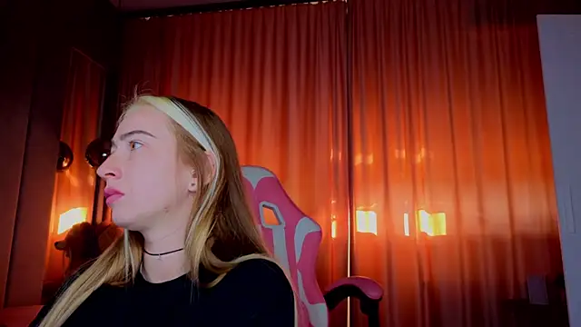 Reina Cummings online show from 11.01.25