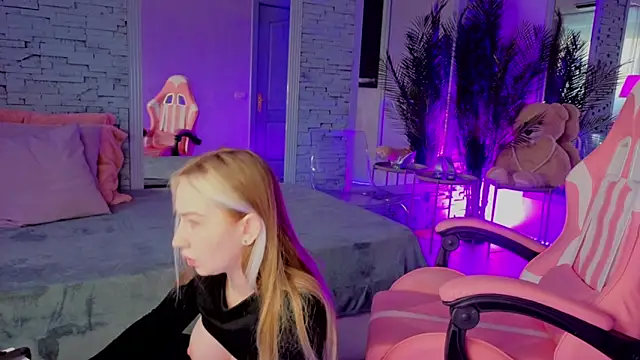 Snapshot of Reina_Cummings chatting on 01.17.26 Reina Cummings online show from 01.17.26