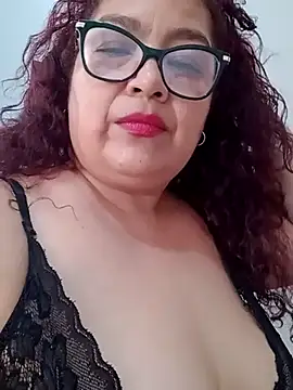 Snapshot of ladytropical1 chatting on 10.29.25 ladytropical1 online show from 10.29.25