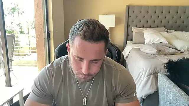 Snapshot of brettmycles28 chatting on 09.12.25 brettmycles28 online show from 09.12.25