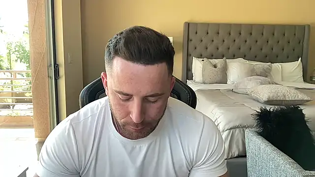 Snapshot of brettmycles28 chatting on 09.26.25 brettmycles28 online show from 09.26.25