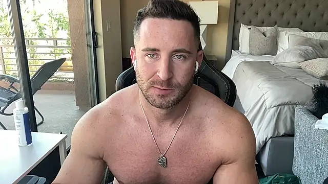 Snapshot of brettmycles28 chatting on 09.29.25 brettmycles28 online show from 09.29.25