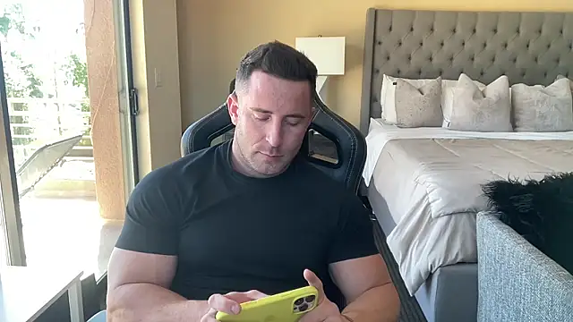 Snapshot of brettmycles28 chatting on 10.03.25 brettmycles28 online show from 10.03.25