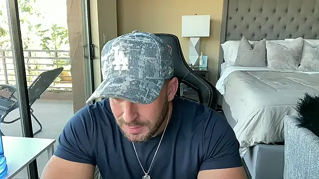 Snapshot of brettmycles28 chatting on 10.29.25 brettmycles28 online show from 10.29.25