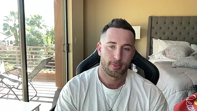 Snapshot of brettmycles28 chatting on 11.24.25 brettmycles28 online show from 11.24.25