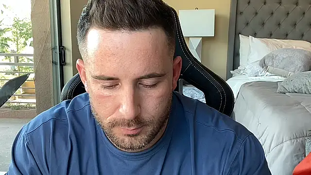 Snapshot of brettmycles28 chatting on 11.25.25 brettmycles28 online show from 11.25.25