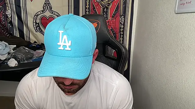 brettmycles28 online show from 02.17.26