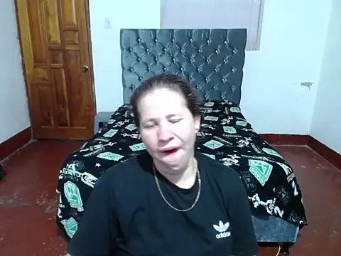 Snapshot of Valentina_charlys chatting on 10.27.25 Valentina charlys online show from 10.27.25