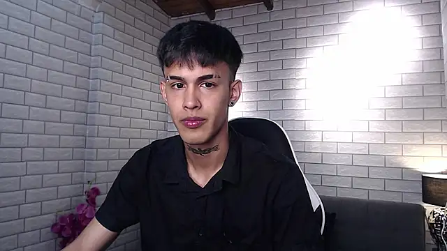 Snapshot of Thiago_twink chatting on 09.24.25 Thiago twink online show from 09.24.25