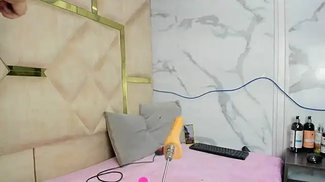 Snapshot of Allisonts69 chatting on 10.14.25 Allisonts69 online show from 10.14.25