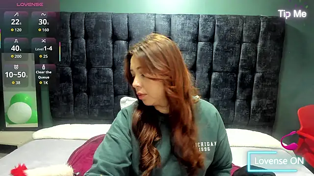 Isa Thompson   online show from 10.15.25