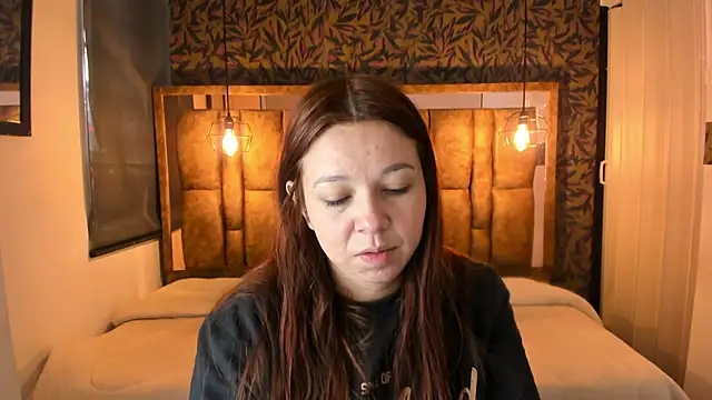 Isa Thompson   online show from 12.22.25